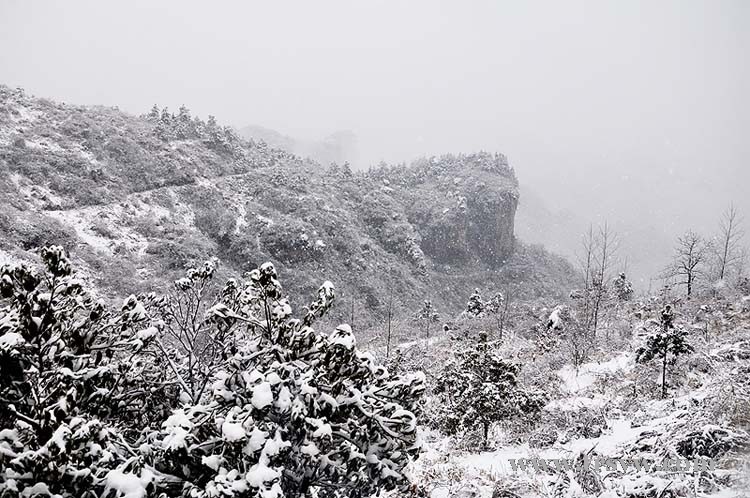 万山仙人洞下大雪景