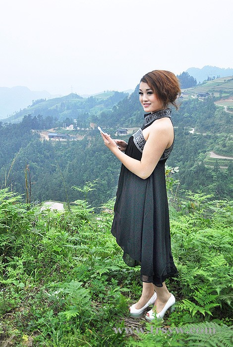 魅力沙坝河--苗女人像