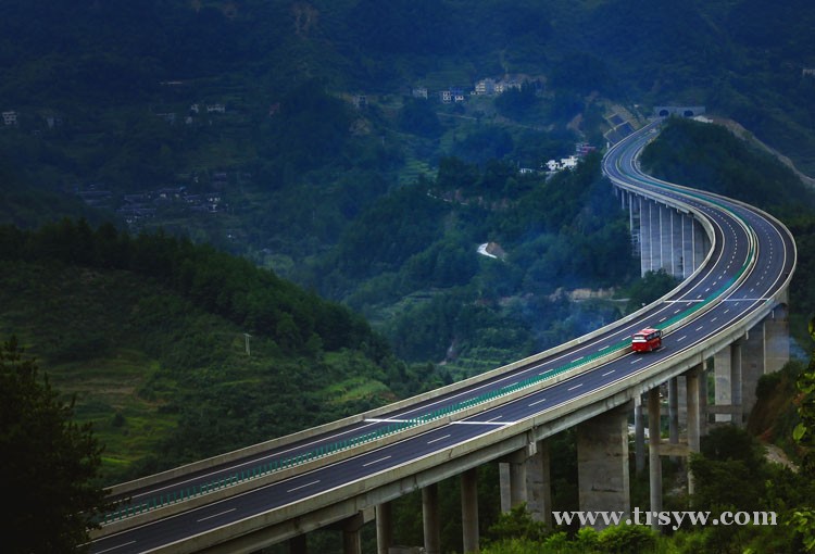 杭瑞高速印江段竹林坳风光