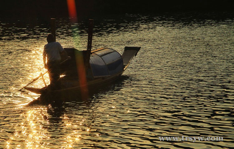 锦江河畔美如画