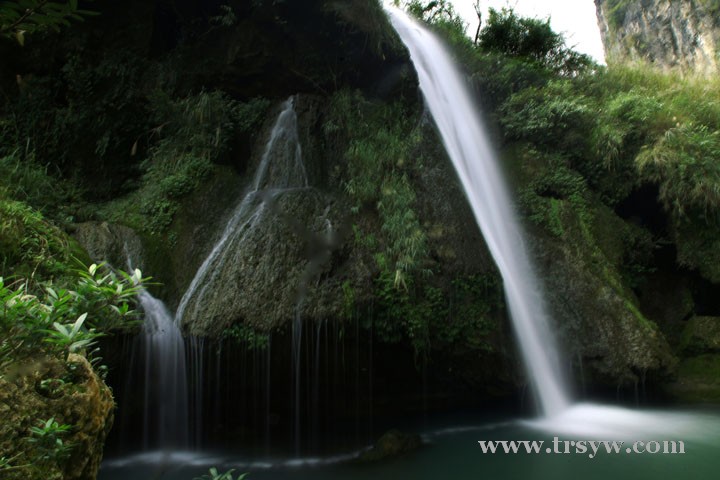 挞扒洞溪水连绵